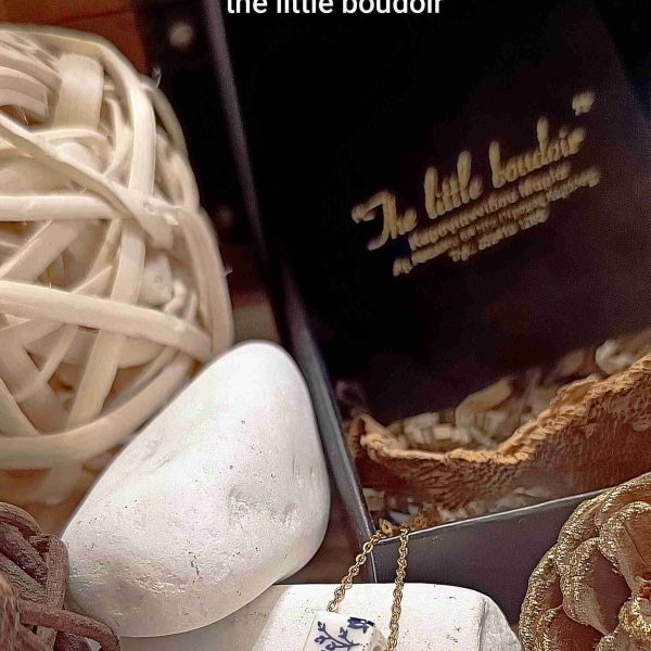 Floral cube dark blue