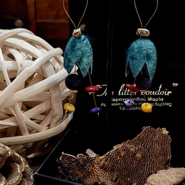 Dark green silk cocoons with lava and fildisi