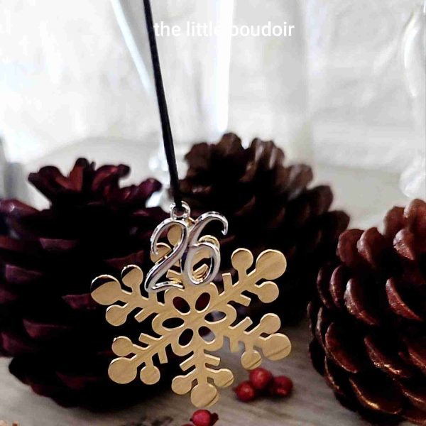 Snowflake charm 26