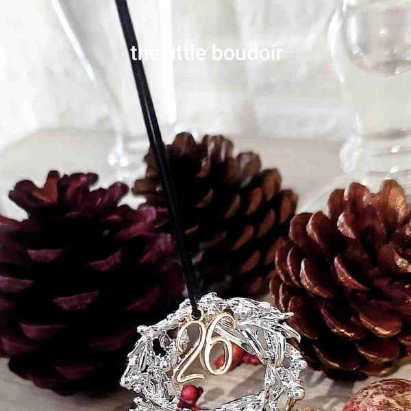 Laurel wreath charm 26